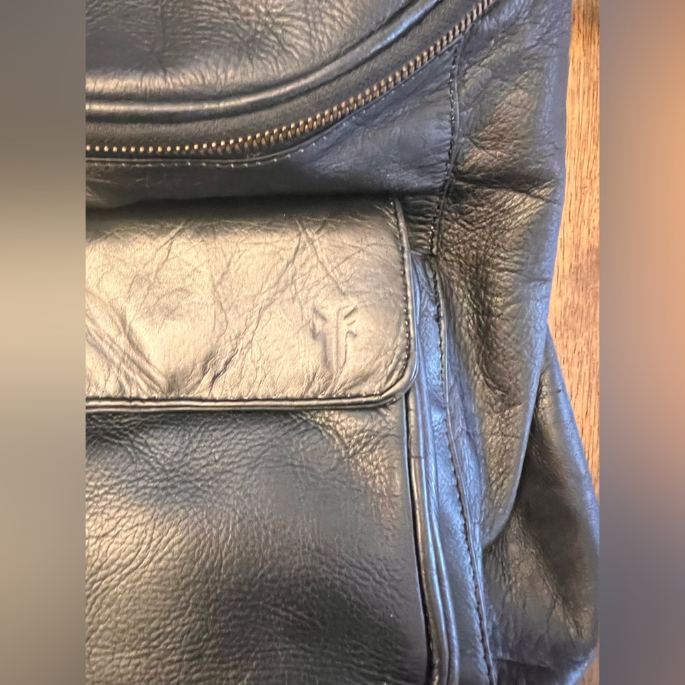 Vintage Frye Benchcrafted Leather Backpack – Black Distressed Leather 90’s - Picture 2 of 14
